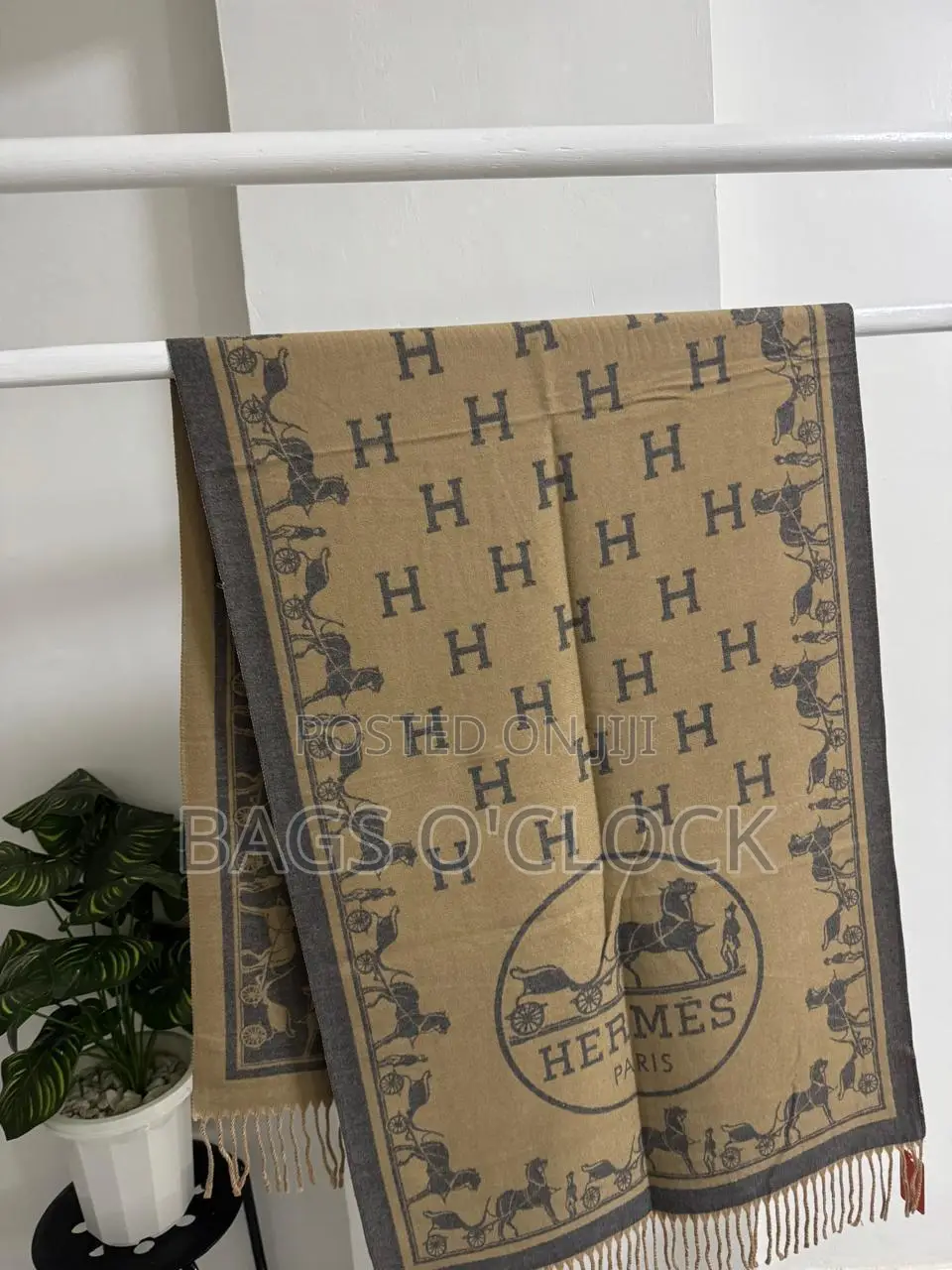 Stylish Designer Scarf – Soft Elegant