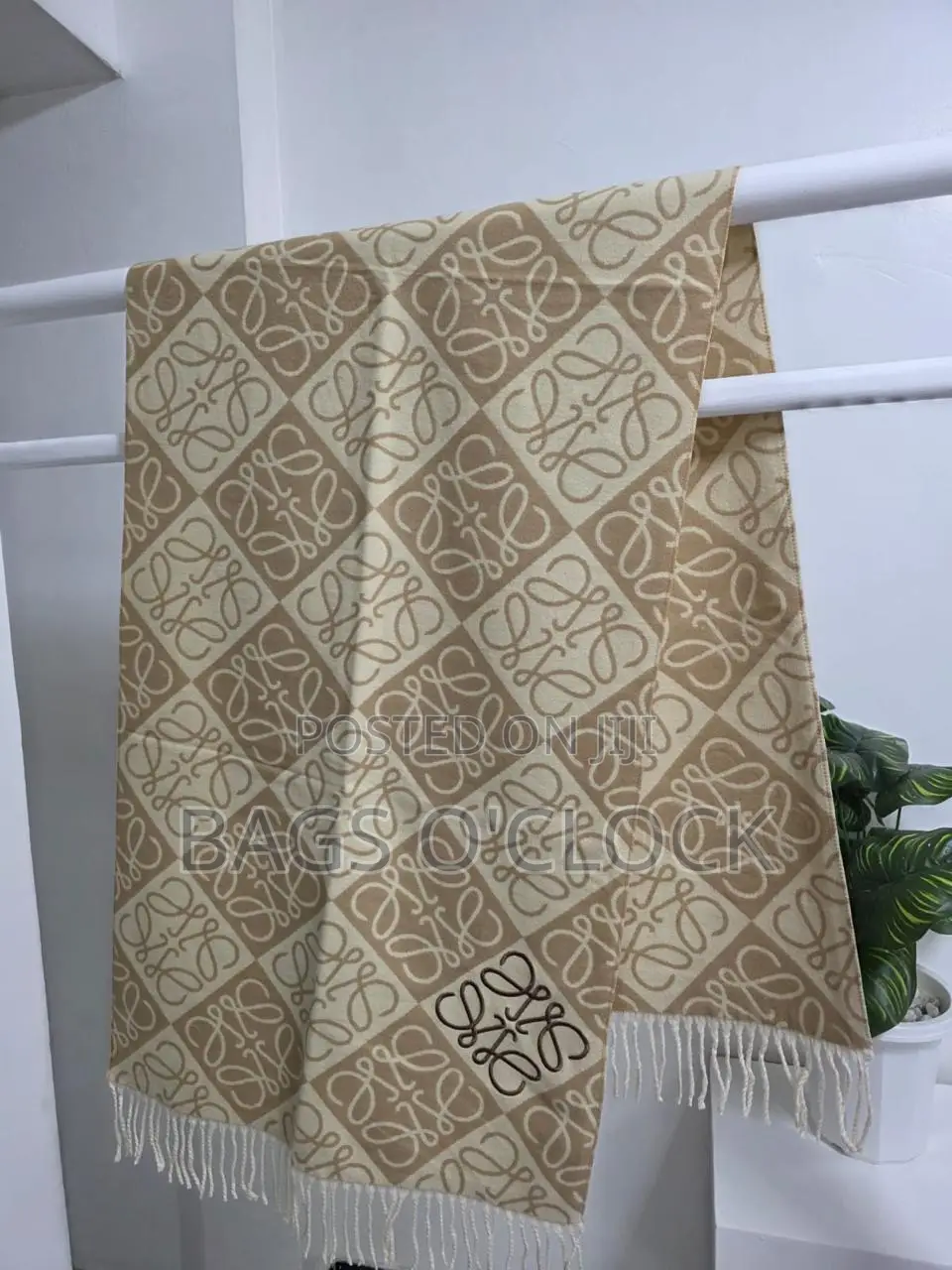 Stylish Designer Scarf – Soft Elegant