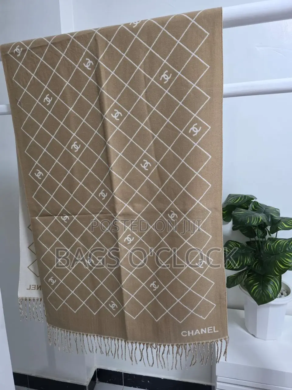 Stylish Designer Scarf – Soft Elegant