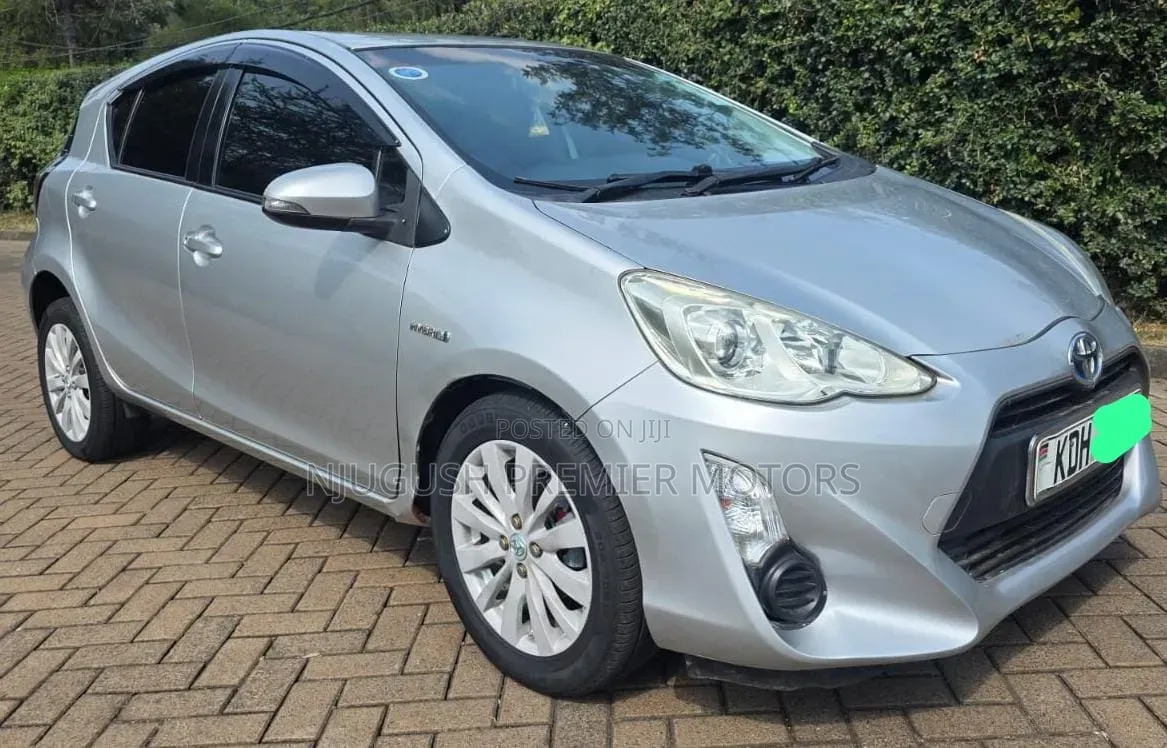 Toyota Aqua 2015 Silver