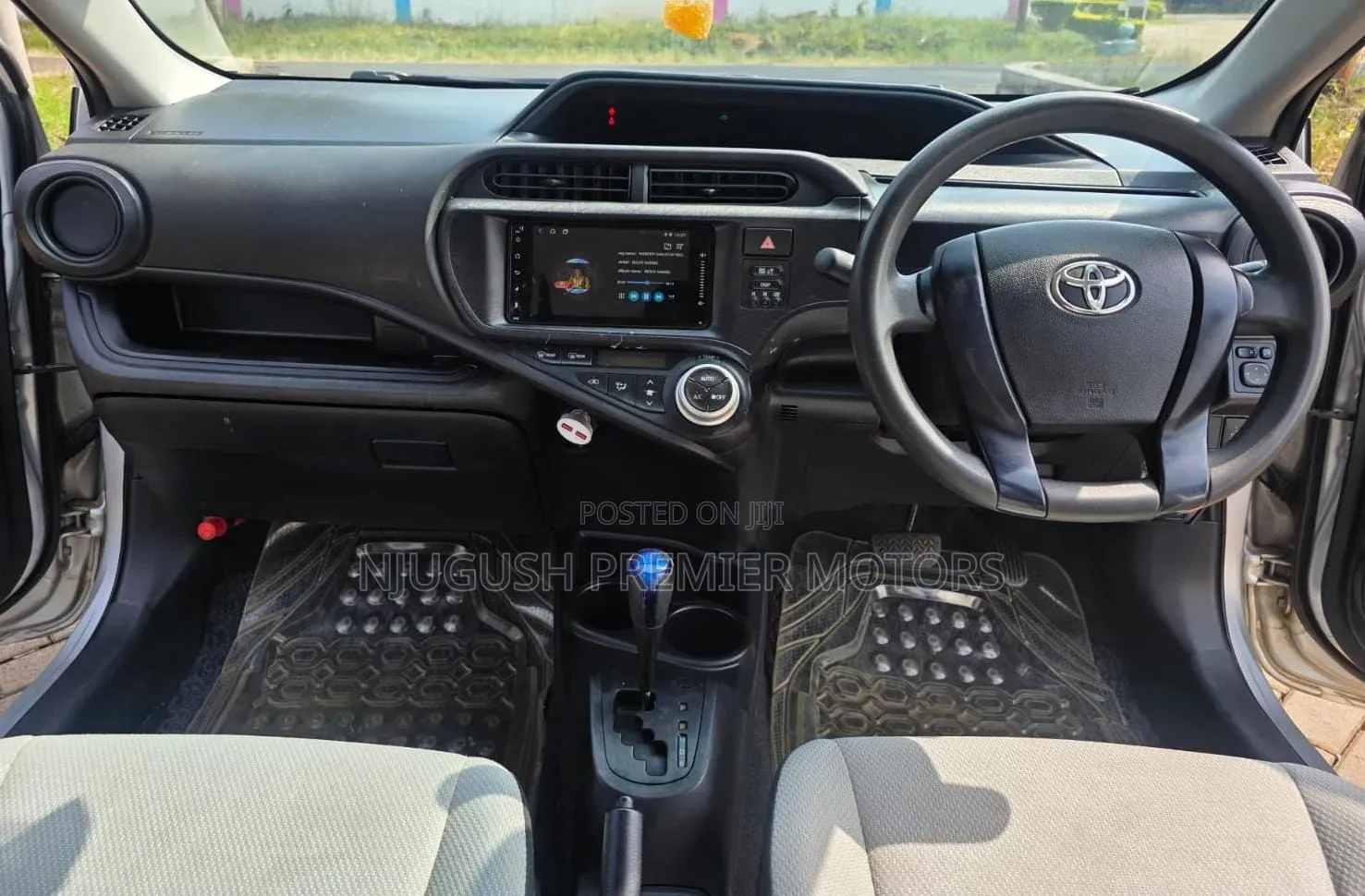 Toyota Aqua 2015 Silver