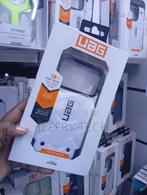 iPhone 17 Pro White / Black Trim Case
