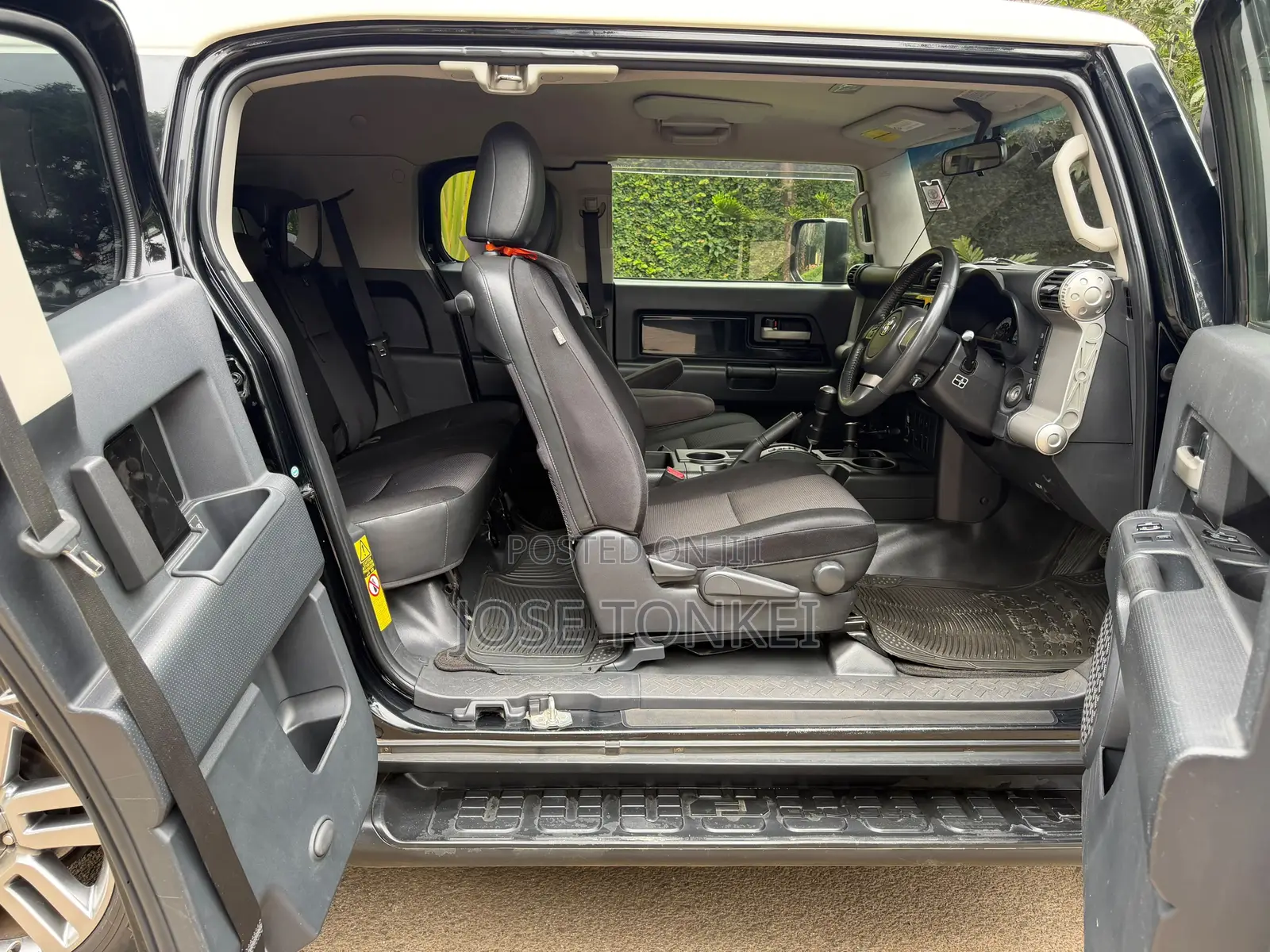 Toyota FJ Cruiser 4x4 Automatic 2012 Black