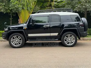 Toyota FJ Cruiser 4x4 Automatic 2012 Black