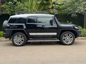 Toyota FJ Cruiser 4x4 Automatic 2012 Black
