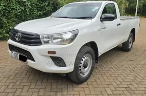 Toyota Hilux 2024 White