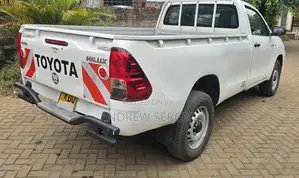 Toyota Hilux 2024 White
