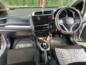 Honda Fit 2017 Silver