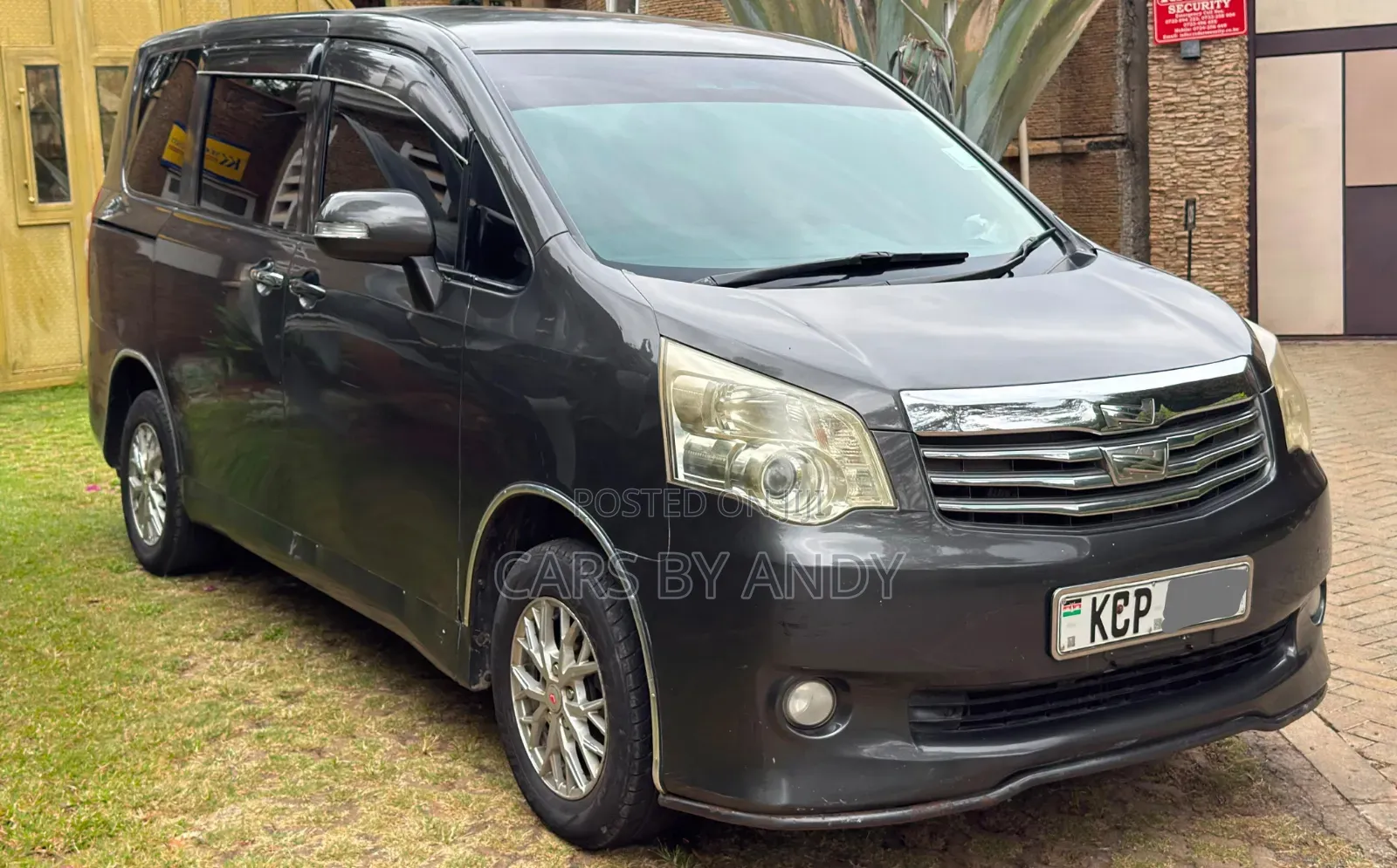 Toyota Noah 2010 Gray