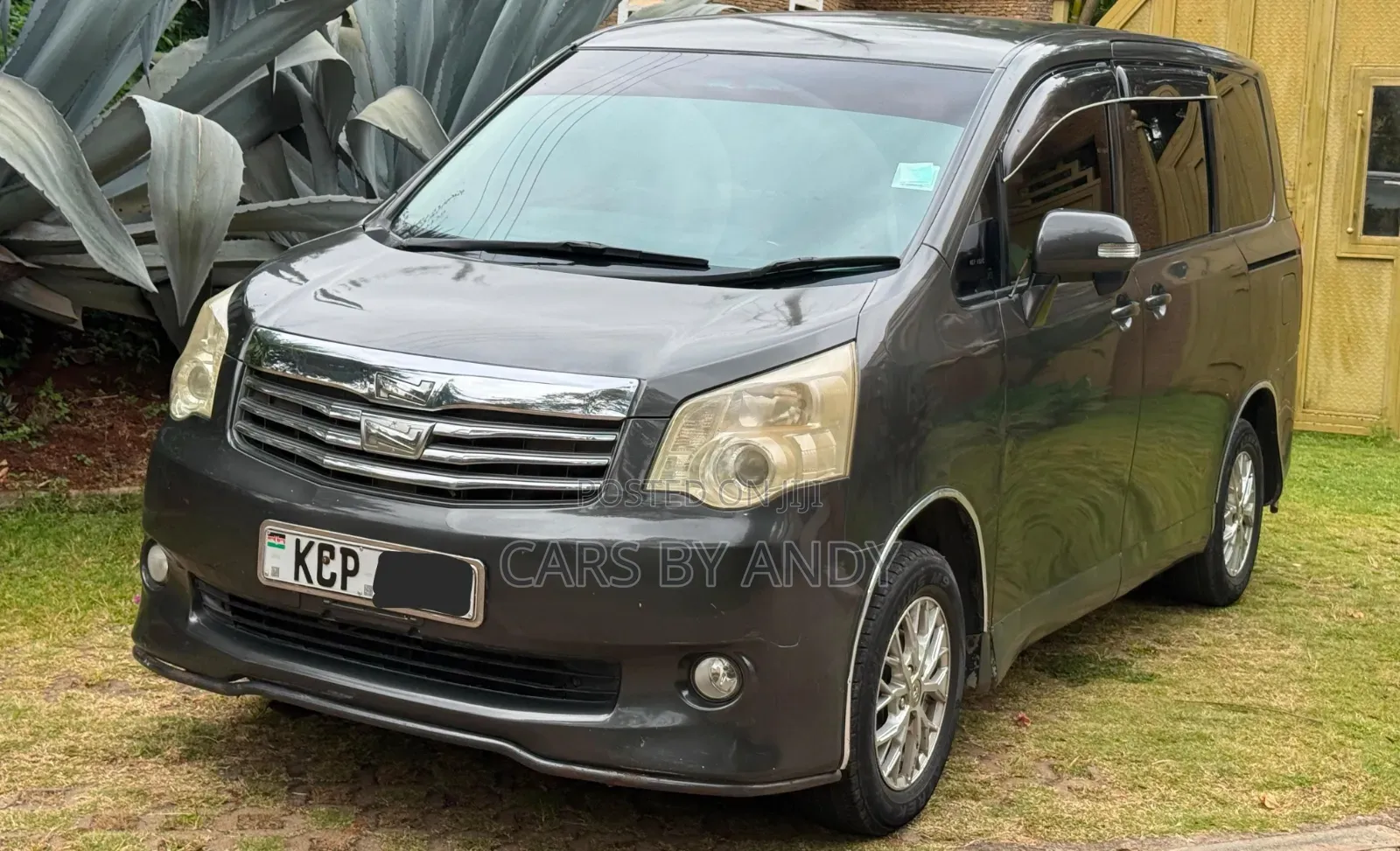 Toyota Noah 2010 Gray
