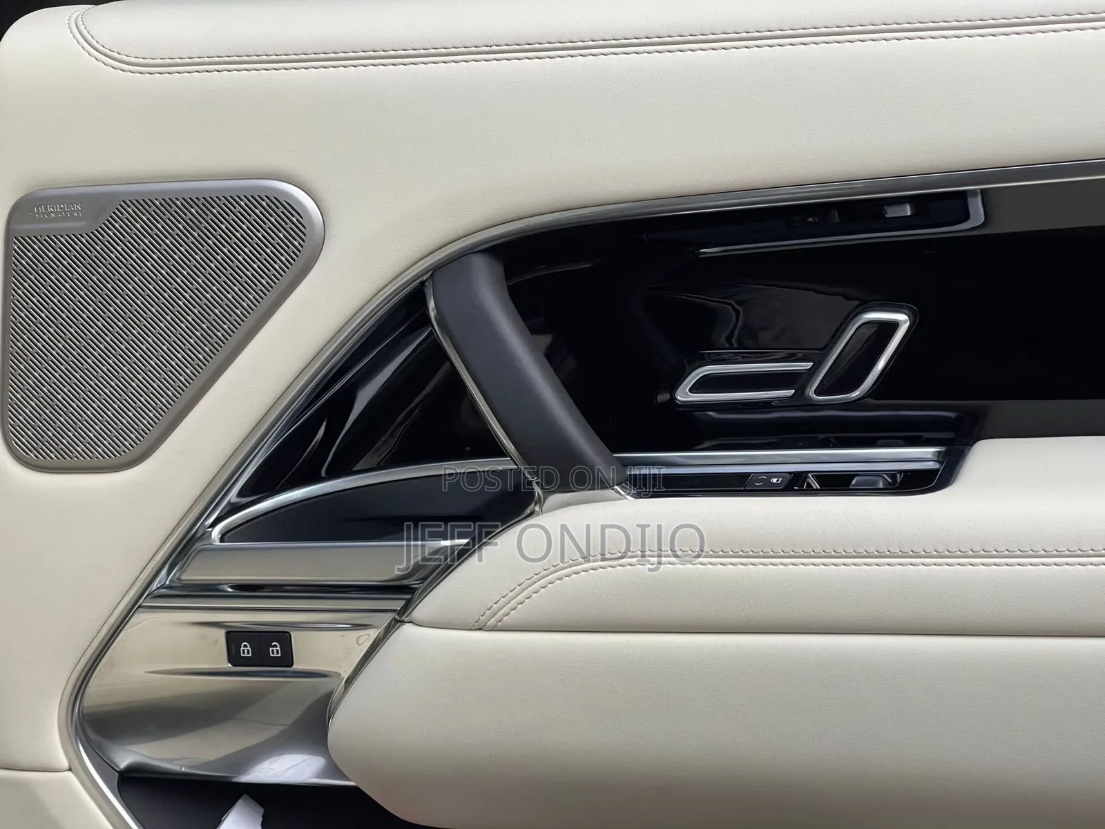 Land Rover Range Rover Vogue 2023 Black