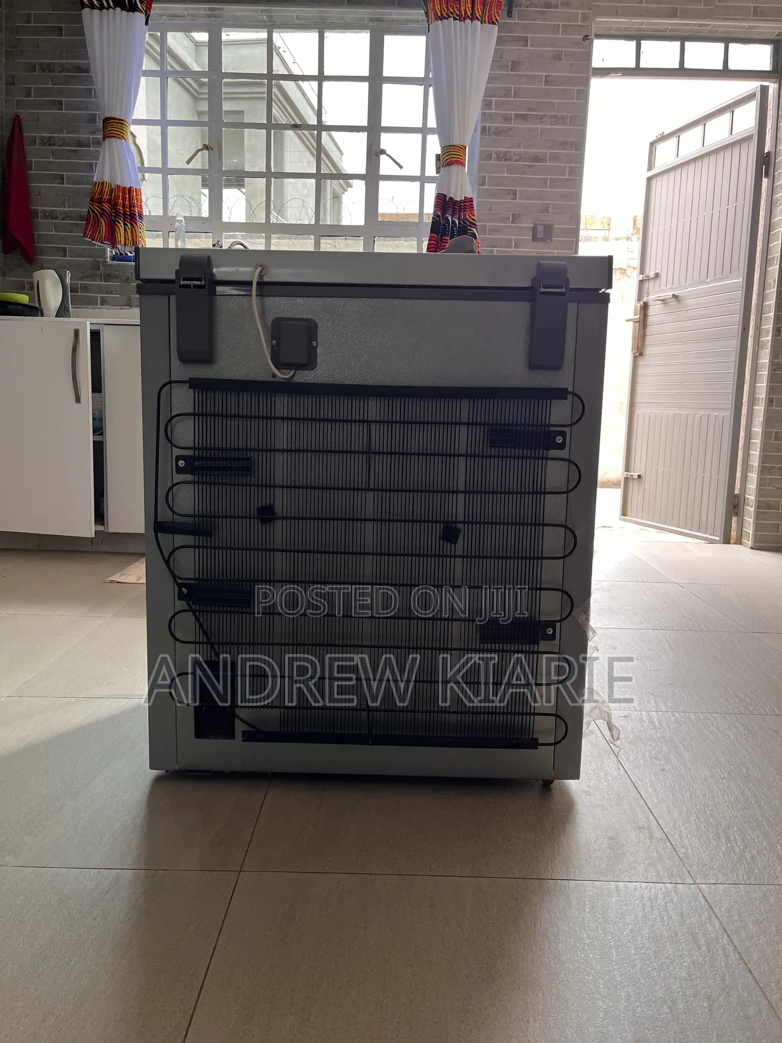 Von Hotpoint Showcase Freezer Led Grey 145l (Model: Hcfm180ws)