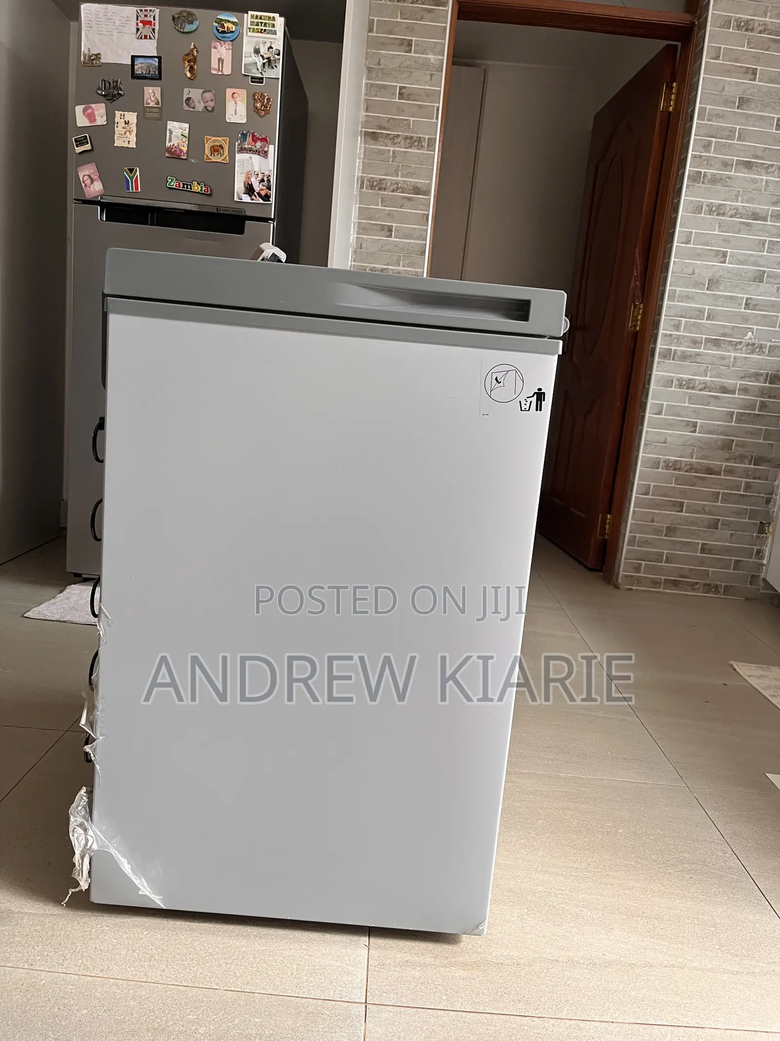Von Hotpoint Showcase Freezer Led Grey 145l (Model: Hcfm180ws)