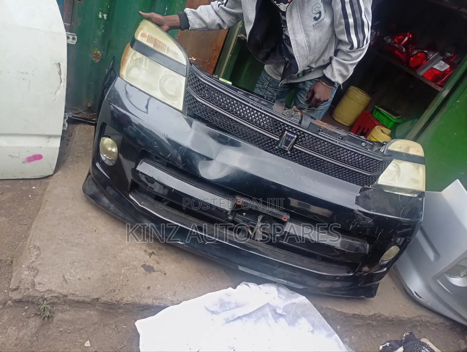 Toyota Voxy 2005 Model Nosecut