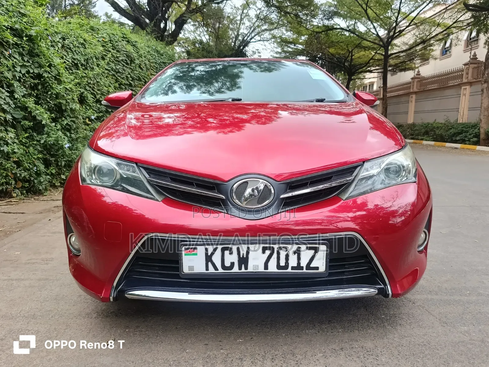 Toyota Auris 2012 Red