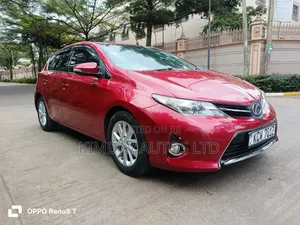 Toyota Auris 2012 Red
