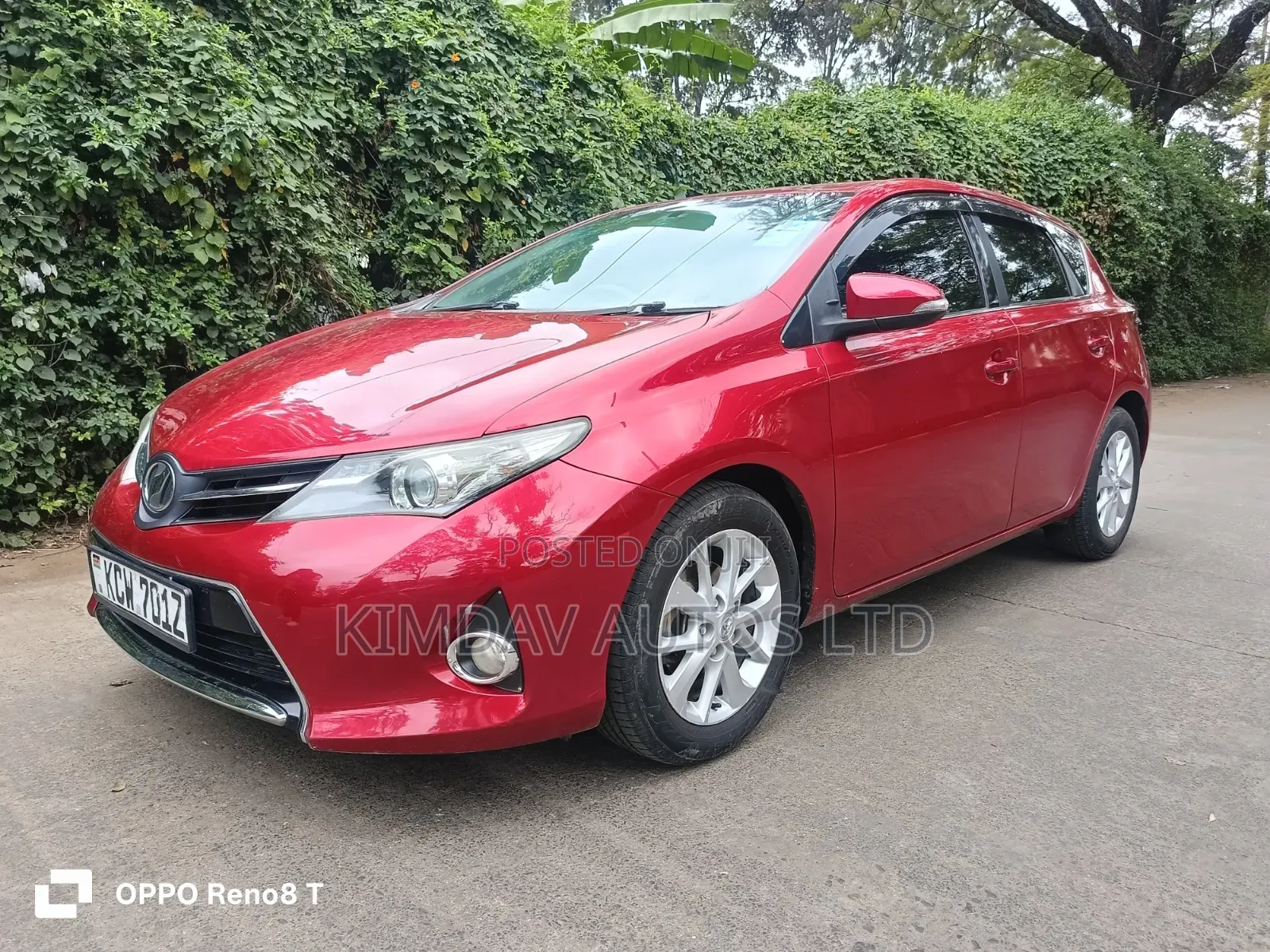 Toyota Auris 2012 Red