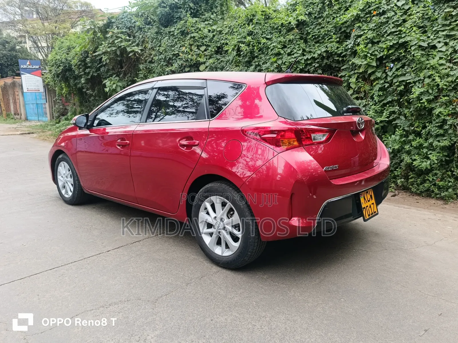 Toyota Auris 2012 Red