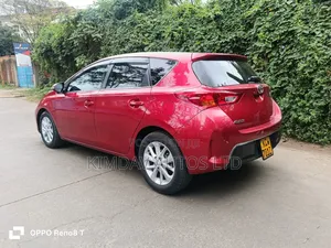 Toyota Auris 2012 Red