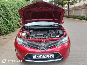 Toyota Auris 2012 Red