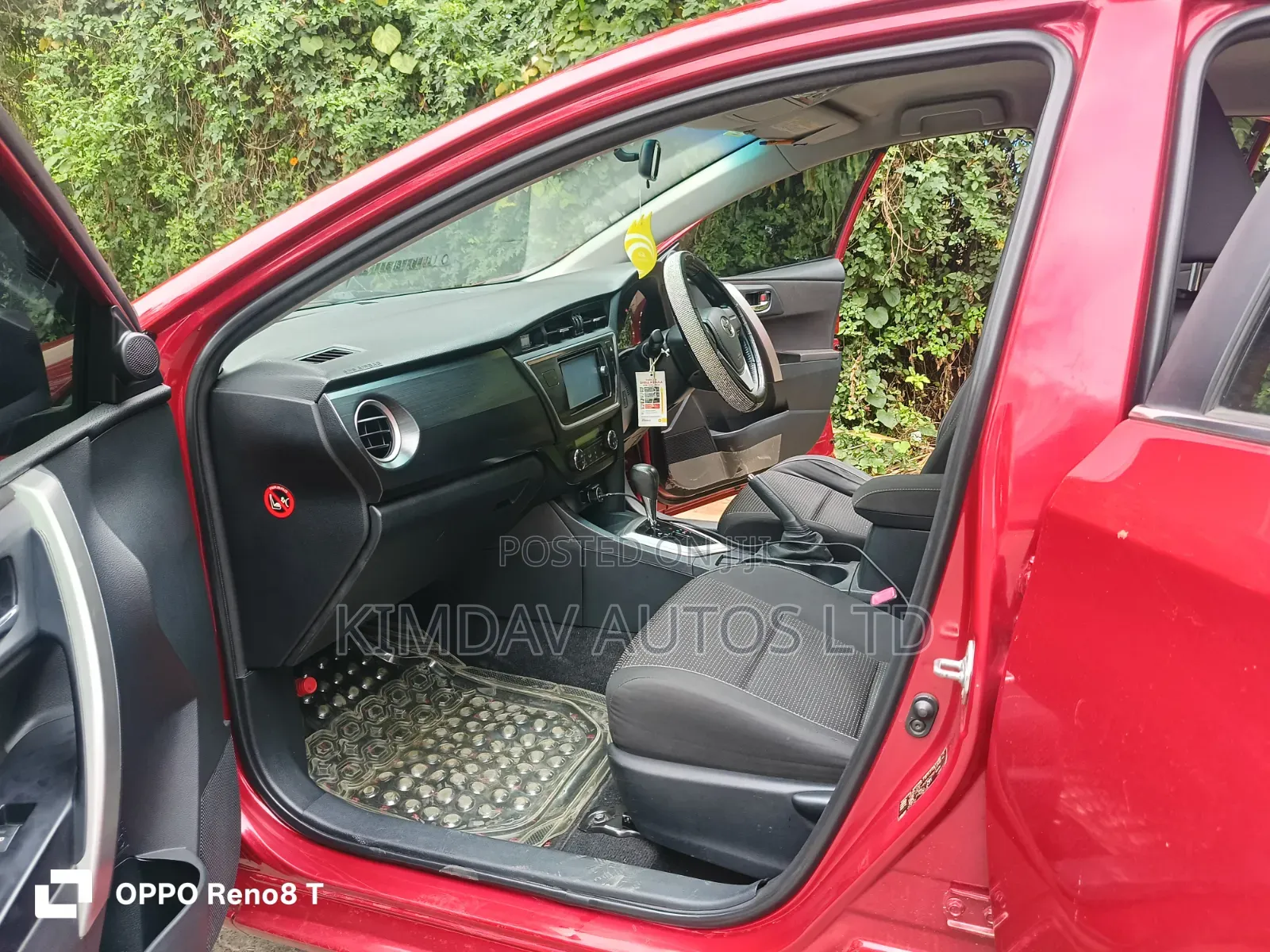 Toyota Auris 2012 Red