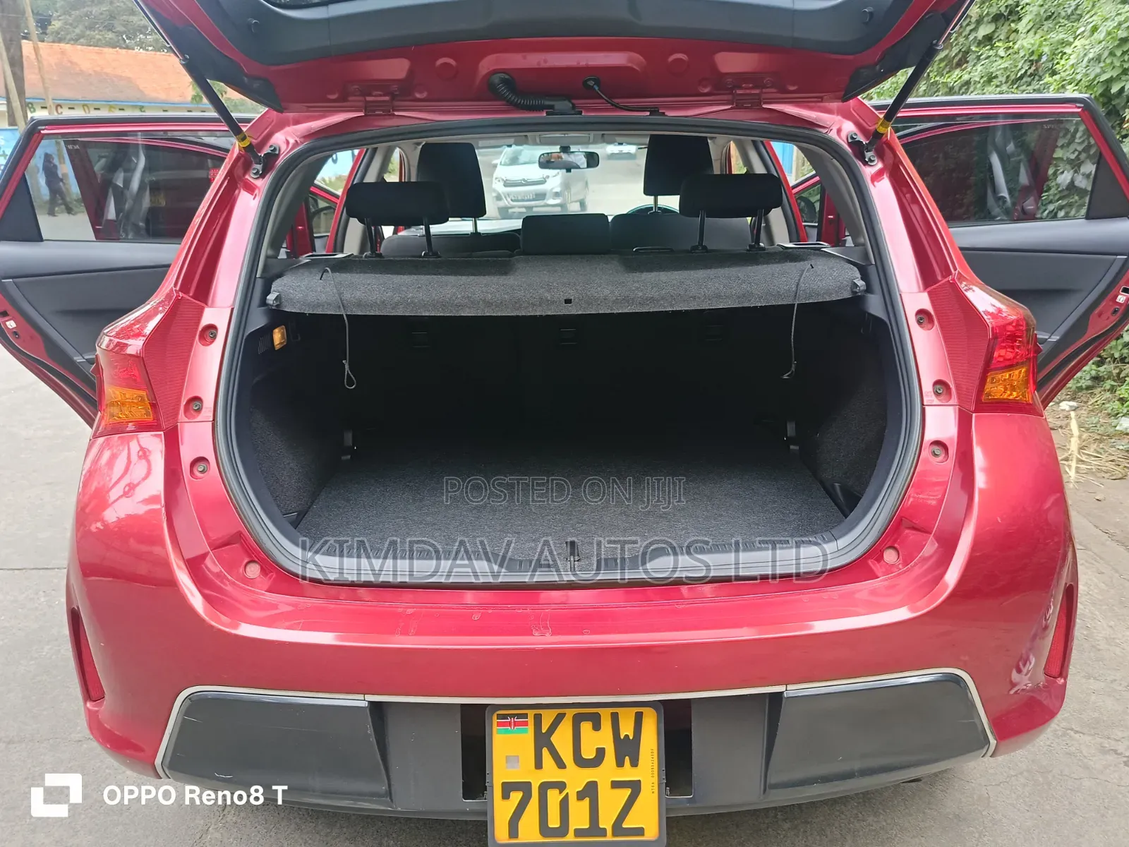 Toyota Auris 2012 Red