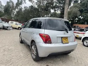 Toyota IST 2004 Silver