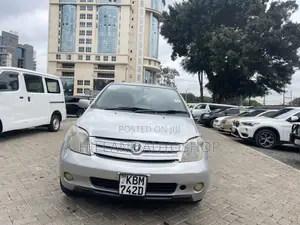 Toyota IST 2004 Silver