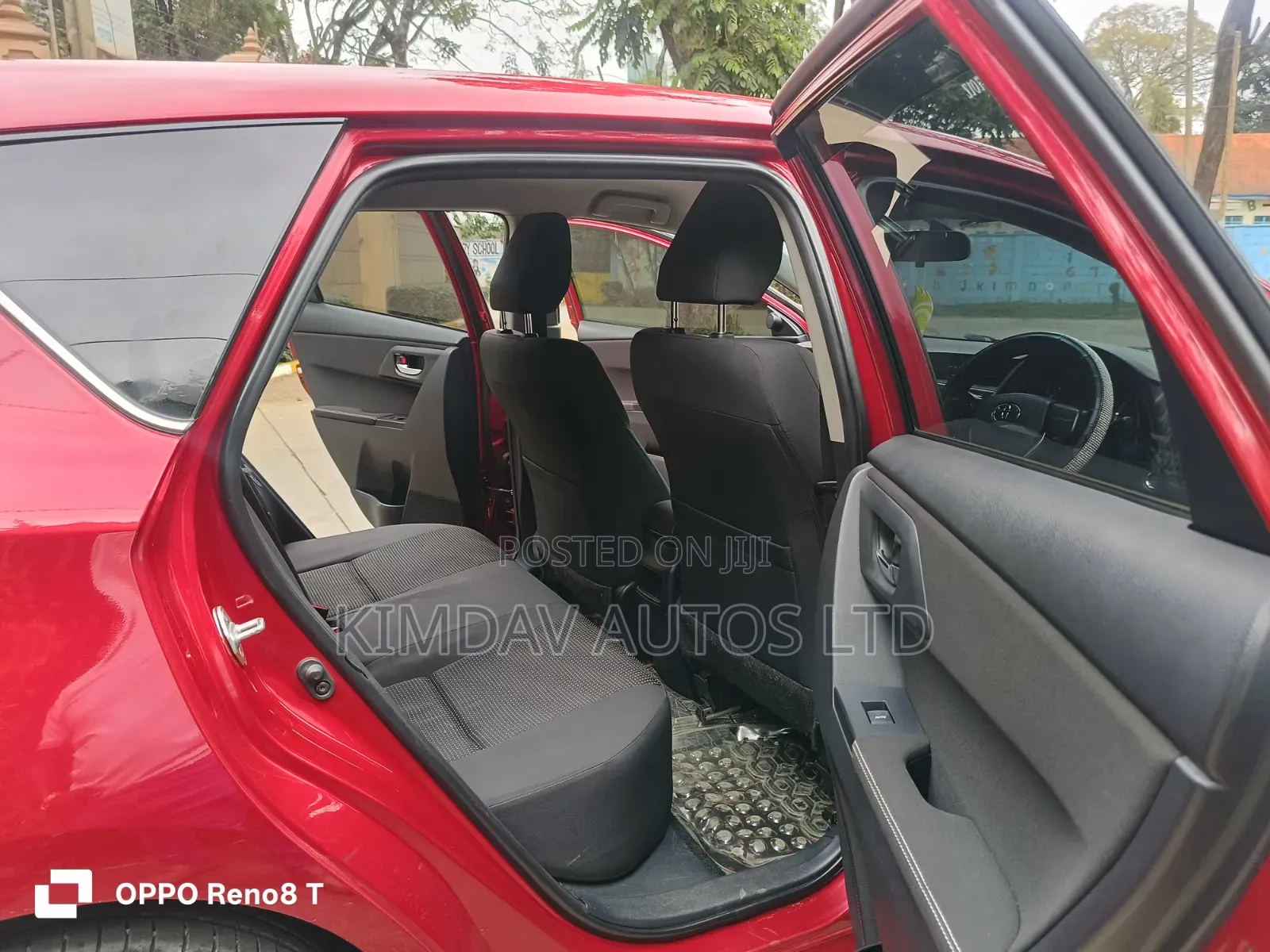 Toyota Auris 2012 Red