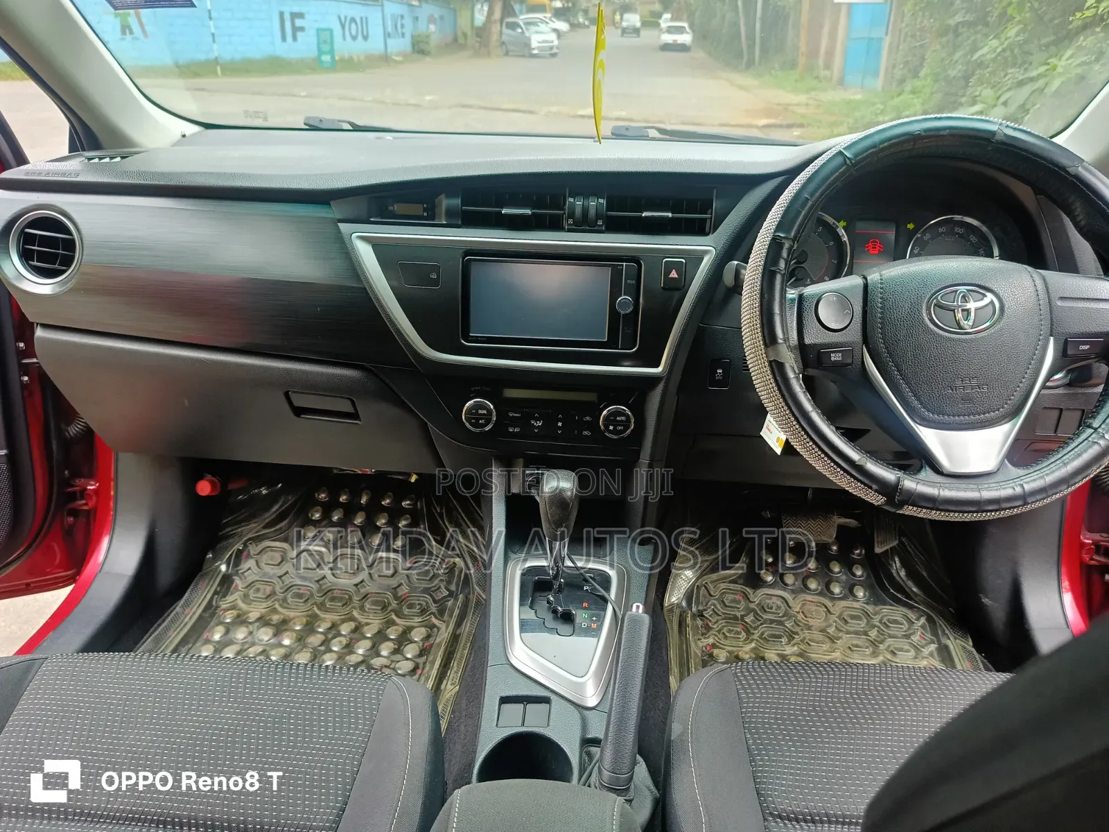 Toyota Auris 2012 Red