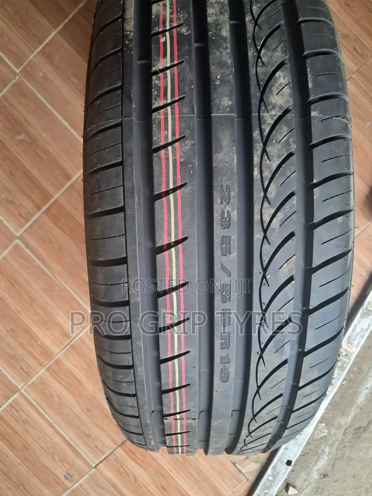 Townhall Tire 235/55r19