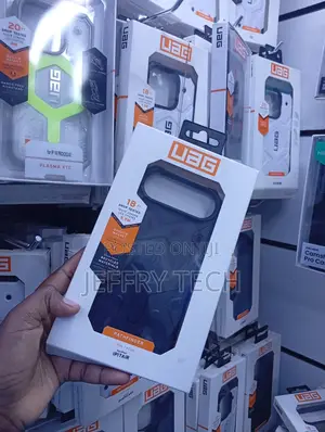 iPhone 17 Air, a Rugged Black Cover