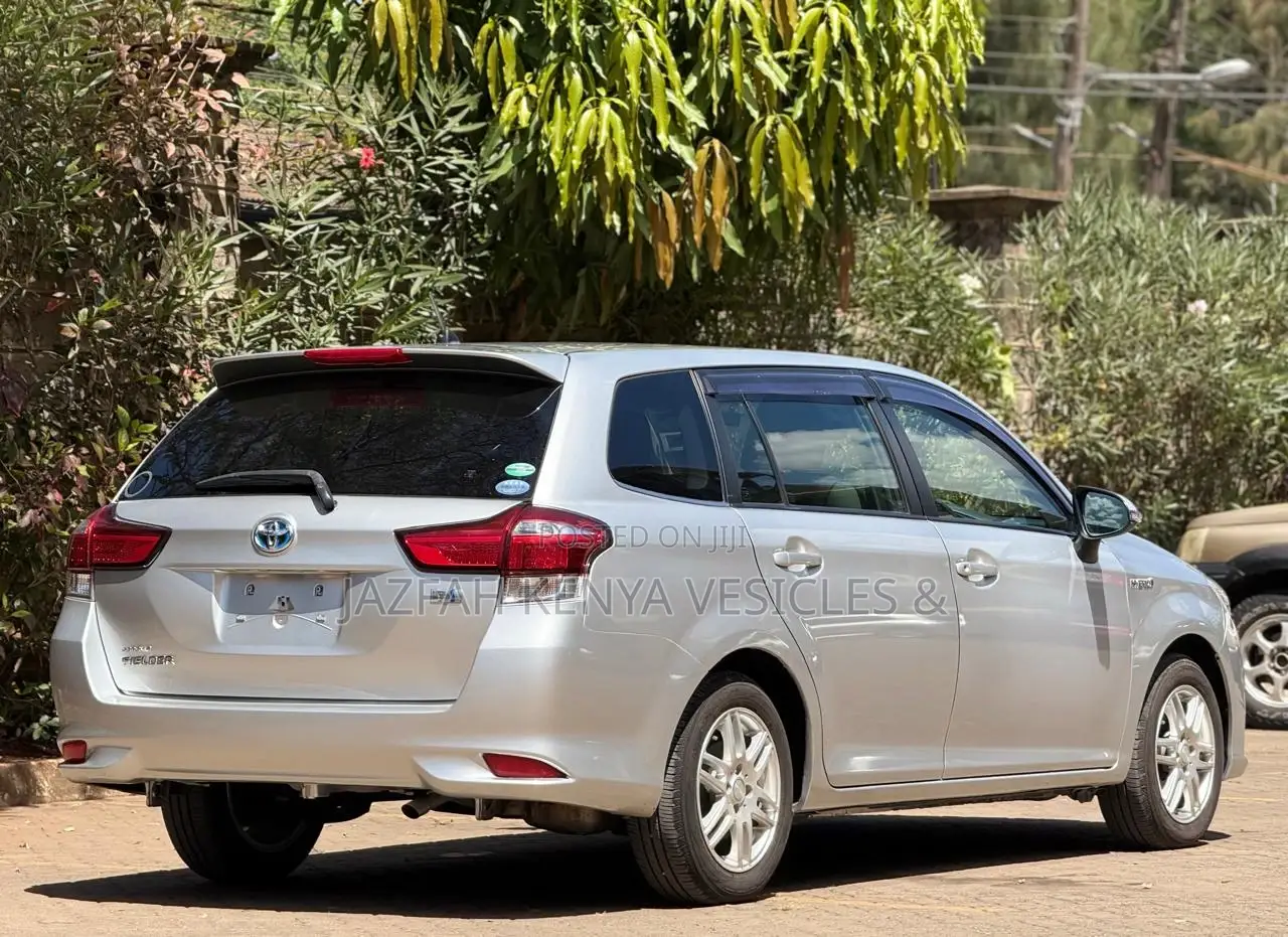 Toyota Corolla Fielder 1.5 Hybrid FWD 2018 Silver