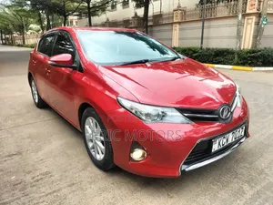 Toyota Auris 2012 Red