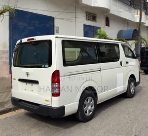 Toyota HiAce 2019 White