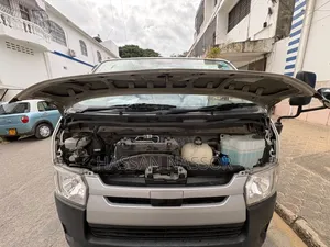 Toyota HiAce 2019 White