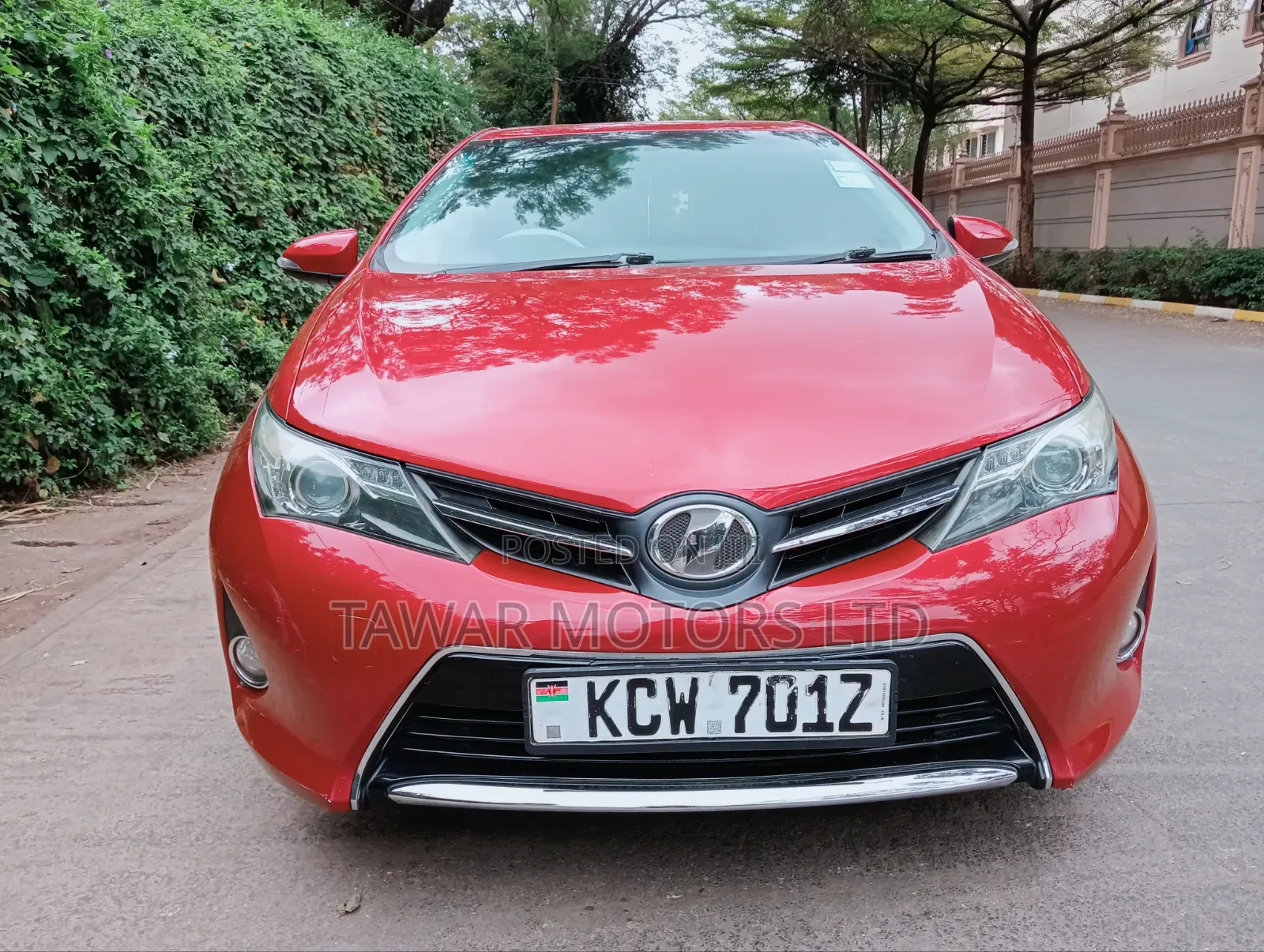 Toyota Auris 2012 Red