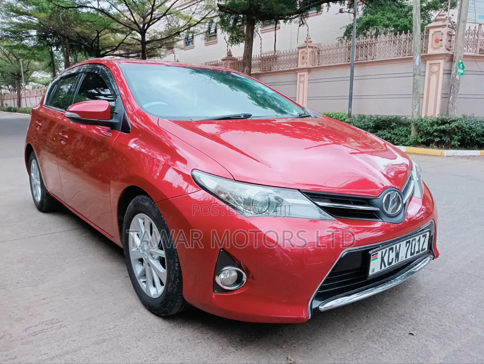Toyota Auris 2012 Red