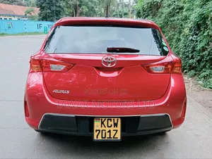 Toyota Auris 2012 Red