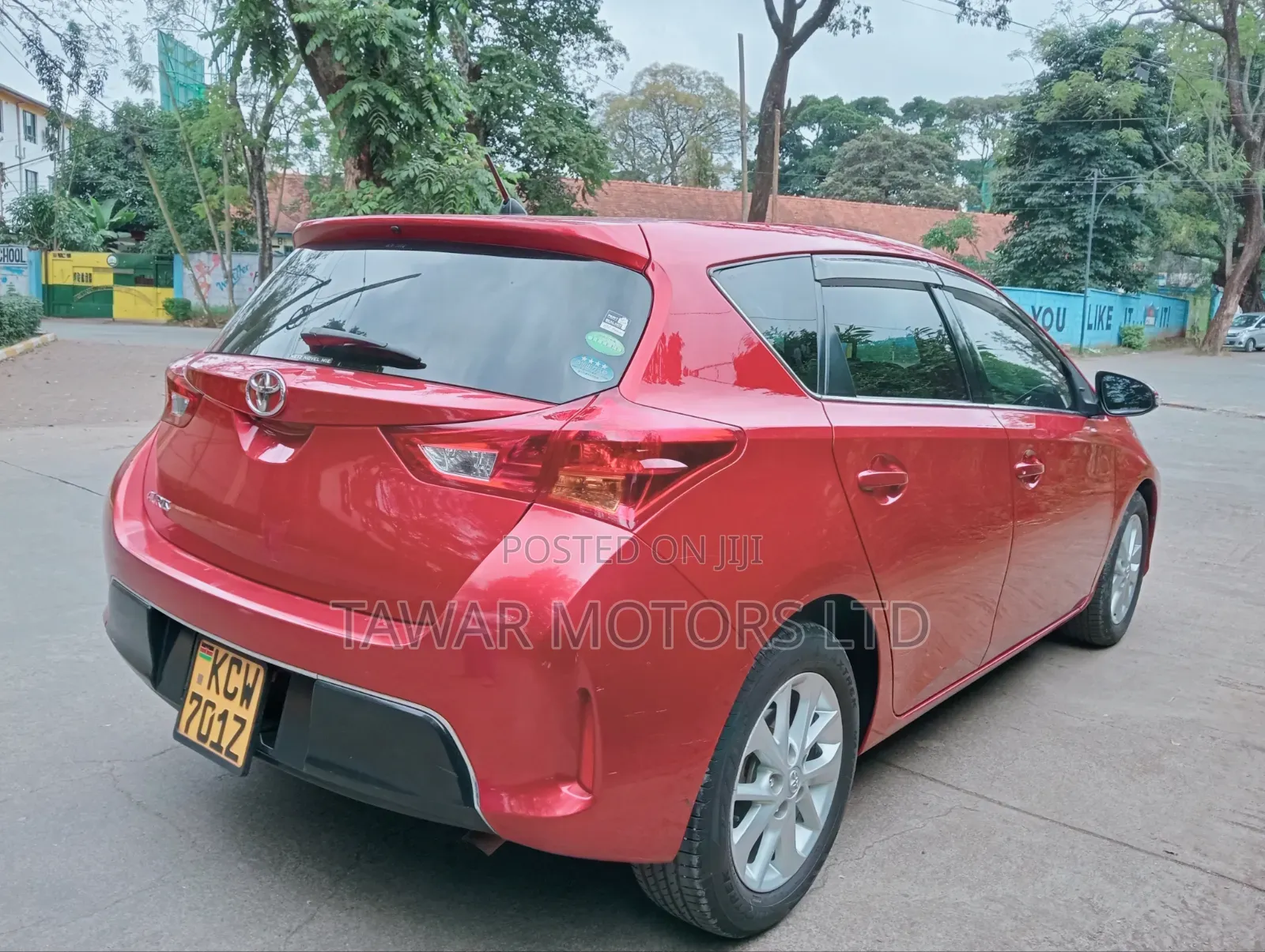 Toyota Auris 2012 Red