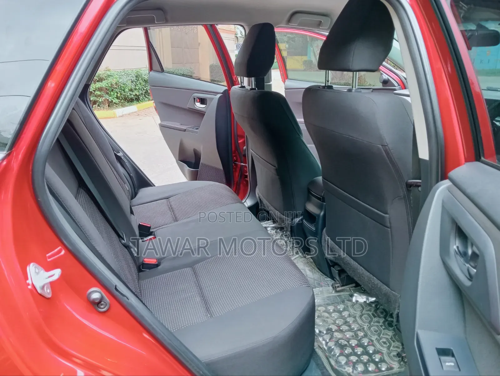 Toyota Auris 2012 Red