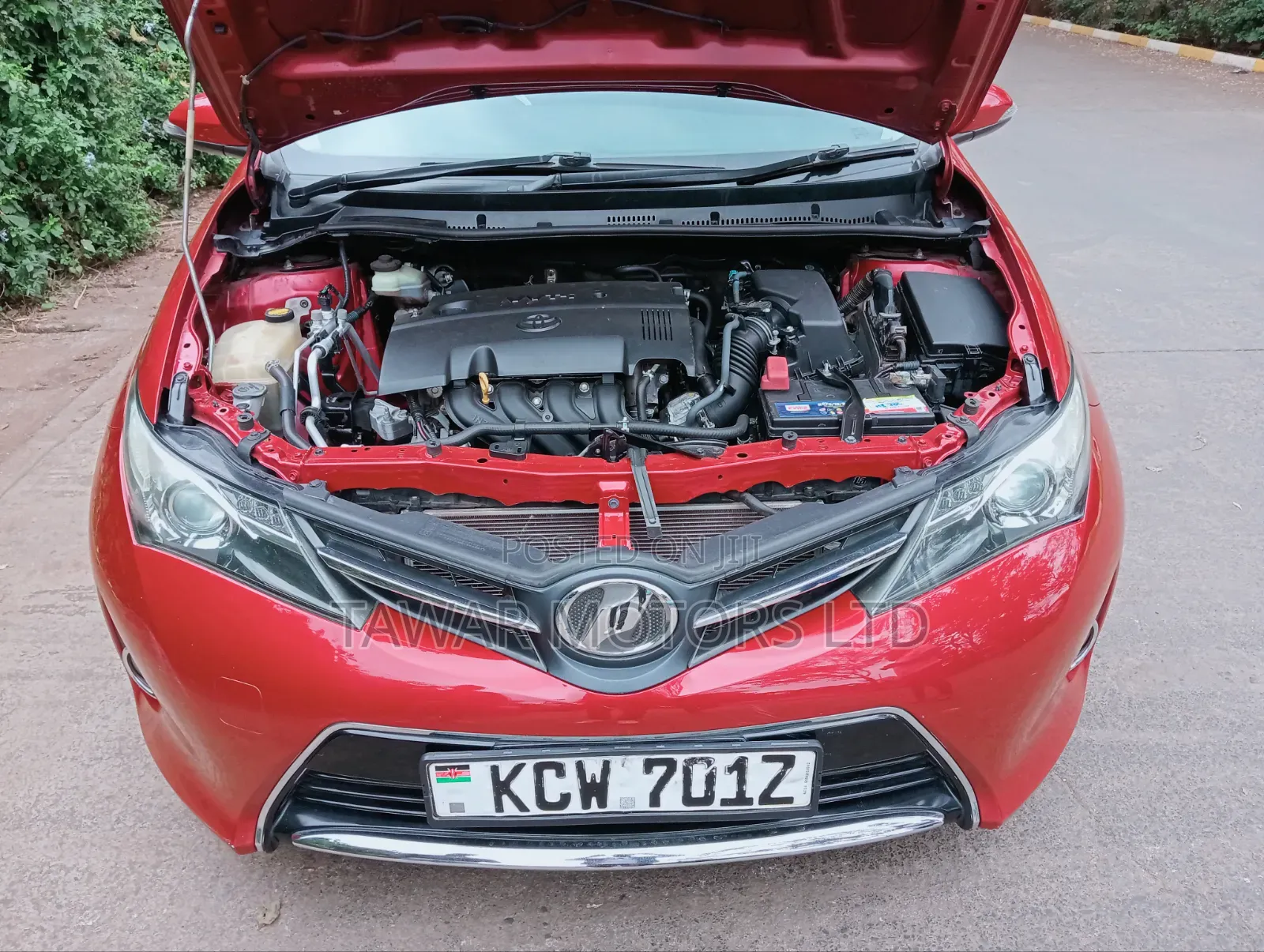 Toyota Auris 2012 Red