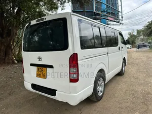 Toyota HiAce 2014 White