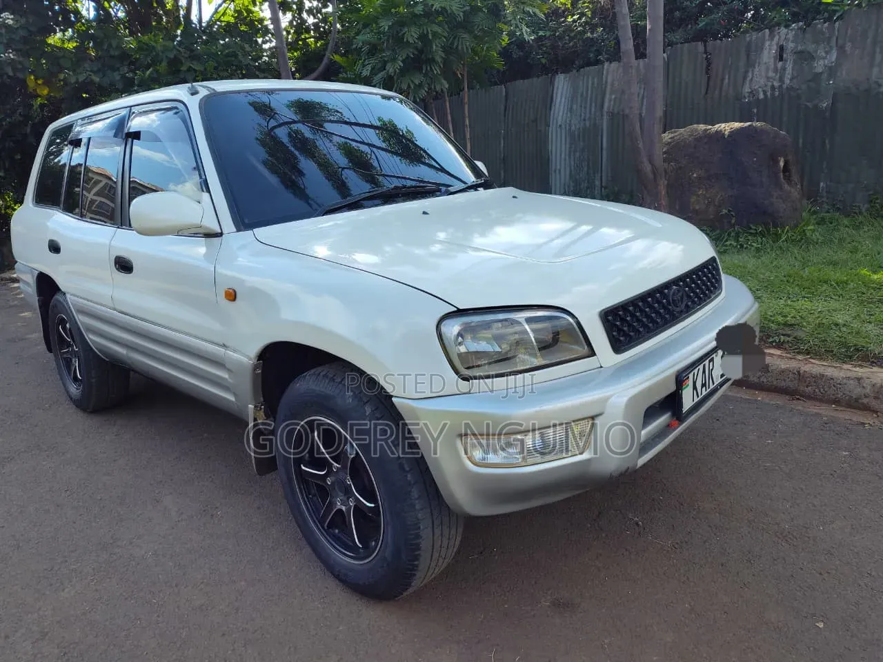 Toyota RAV4 1999 White