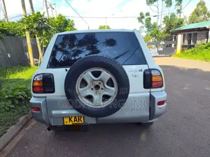 Toyota RAV4 1999 White