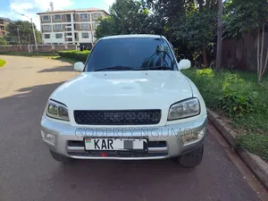 Toyota RAV4 1999 White