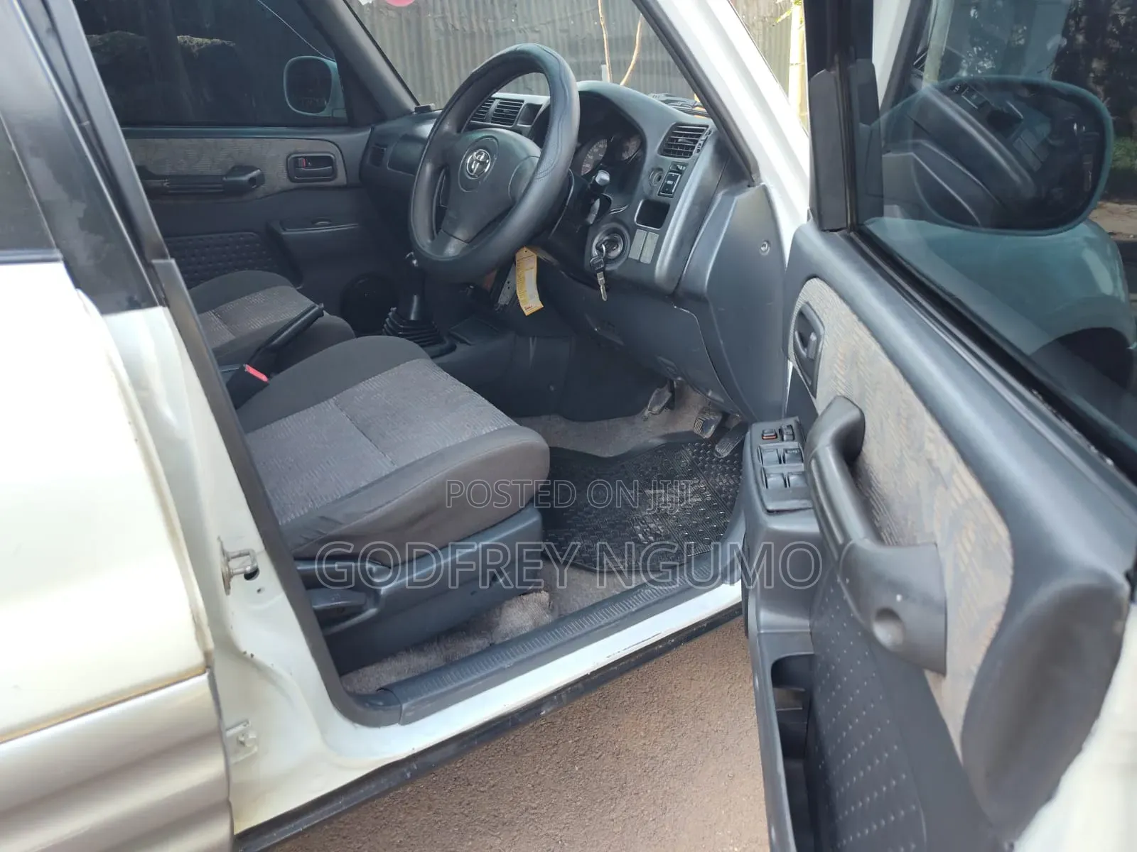 Toyota RAV4 1999 White