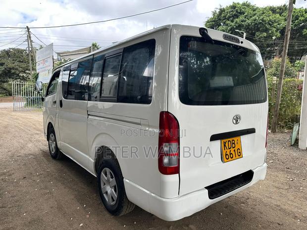 Toyota HiAce 2014 White - thumbnail 3