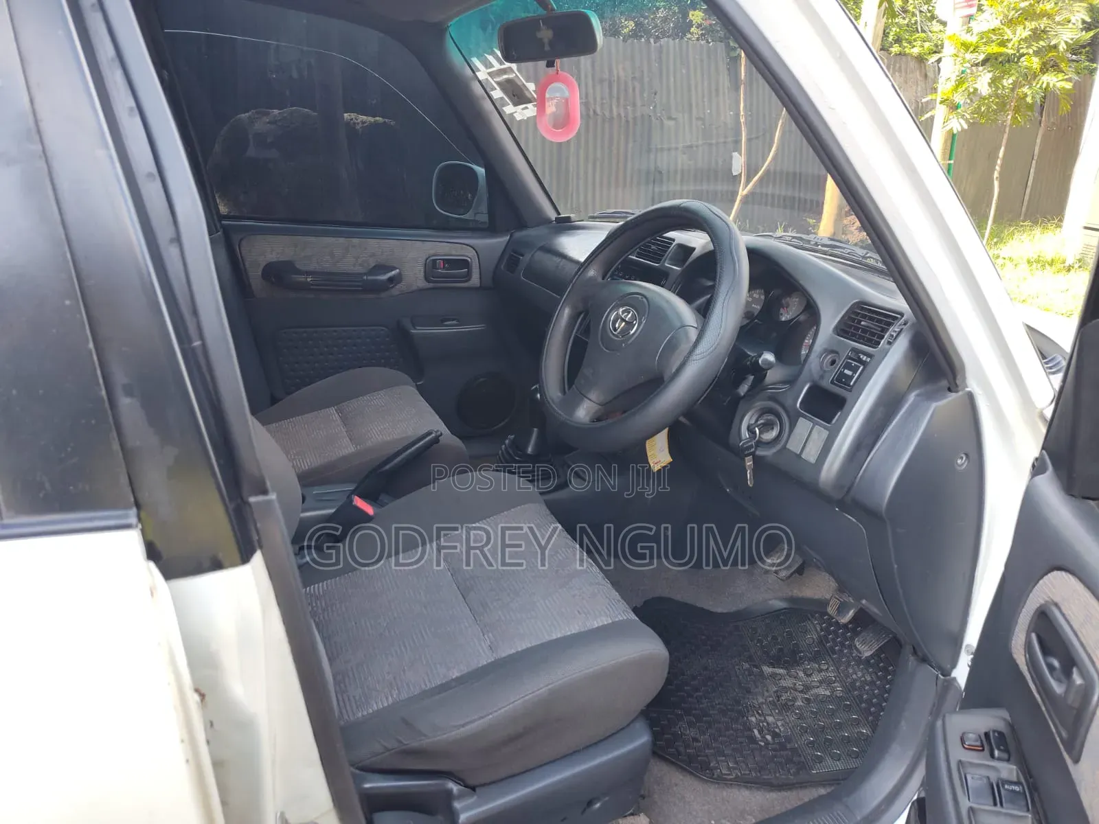 Toyota RAV4 1999 White