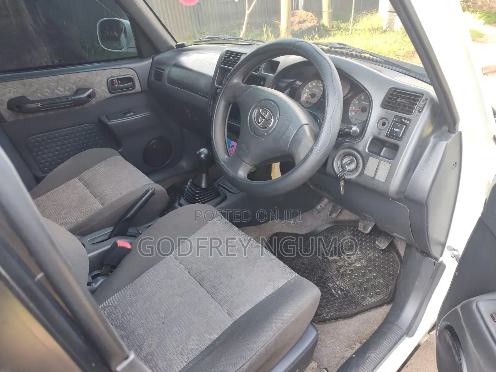Toyota RAV4 1999 White